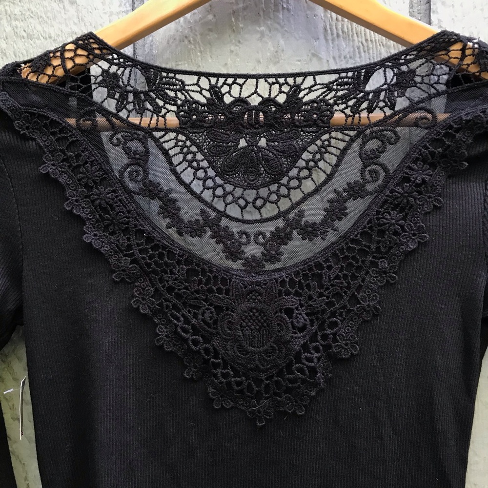 NWT No Boundaries embroidered lace knot black top - Picture 4 of 6